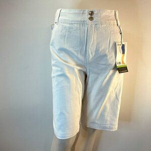 Royalty for Me Women's White Wanna Betta Butt Bermuda Shorts - Size 24W - NWT